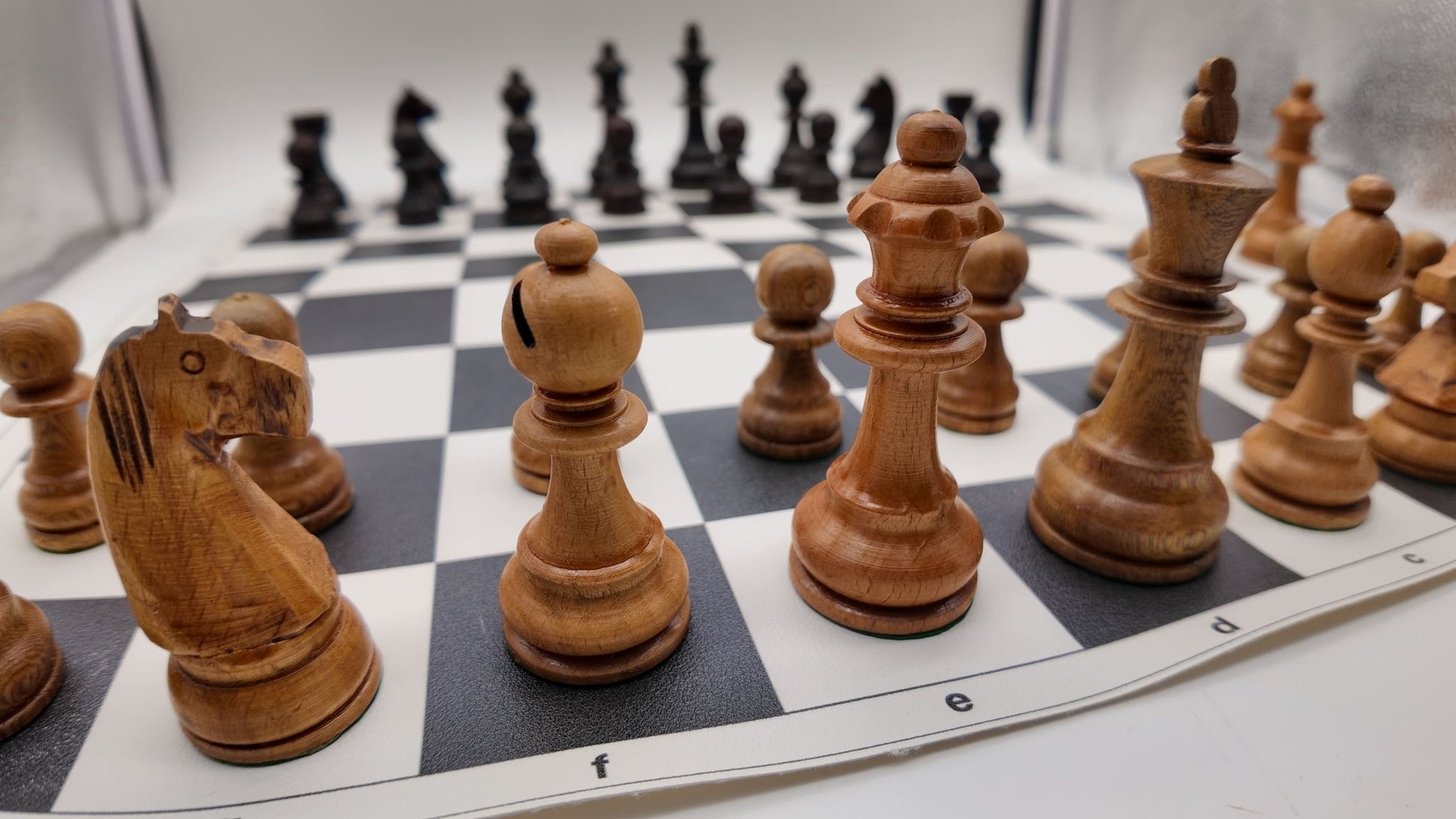 شطرنج الخشب الفاخر | وزيرين إضافيين + رقعة جلد + شنطة جلد - EGT Chess - 