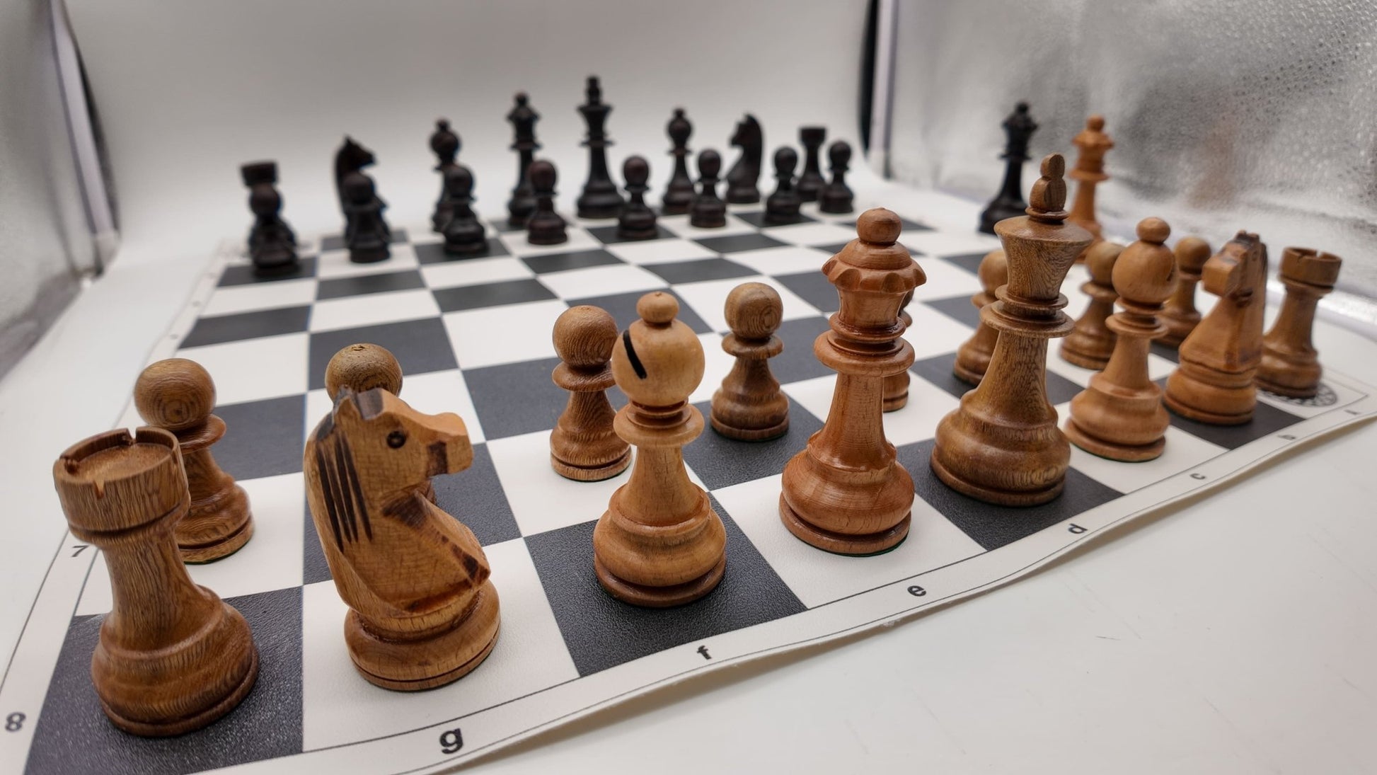 شطرنج الخشب الفاخر | وزيرين إضافيين + رقعة جلد + شنطة جلد - EGT Chess - 