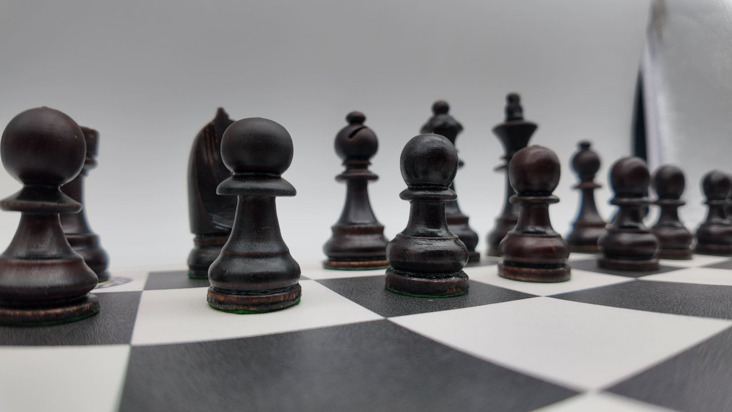 شطرنج الخشب الفاخر | وزيرين إضافيين + رقعة جلد + شنطة جلد - EGT Chess - 